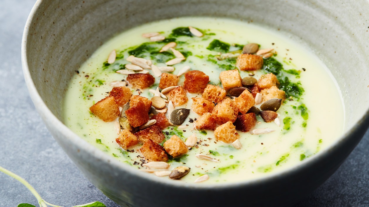 Vergeten groentesoep met groene salsa (op basis van Witte Crème Soep) Vergeten groentesoep met groene salsa (op basis van Witte Crème Soep)